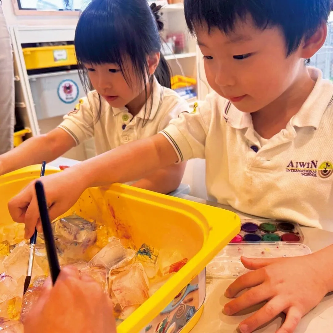 色々なアートについて学んでいるJKクラス!